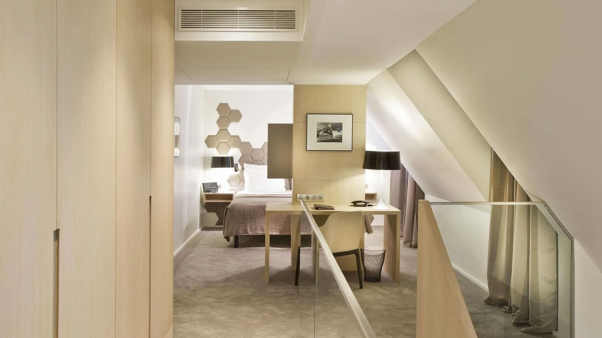 California Champs Elysees 4* Paris