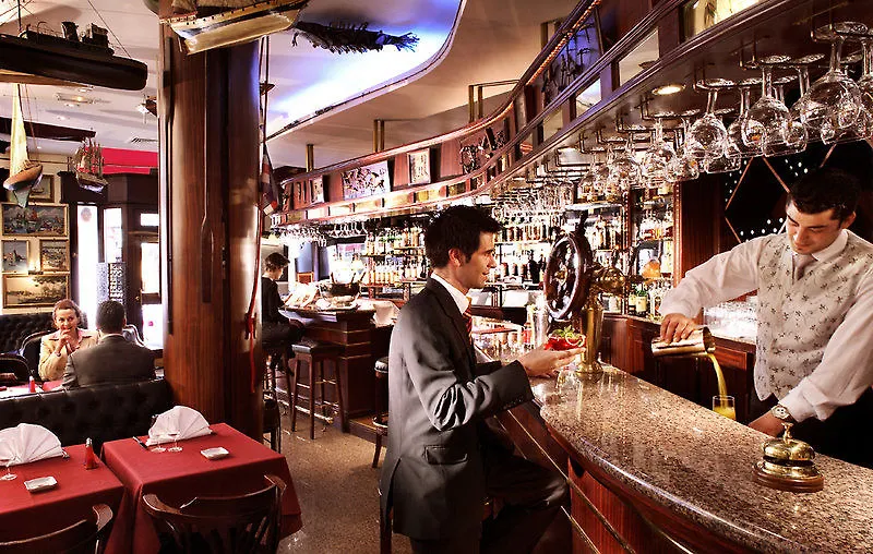 Hotel California Champs Elysées 4*