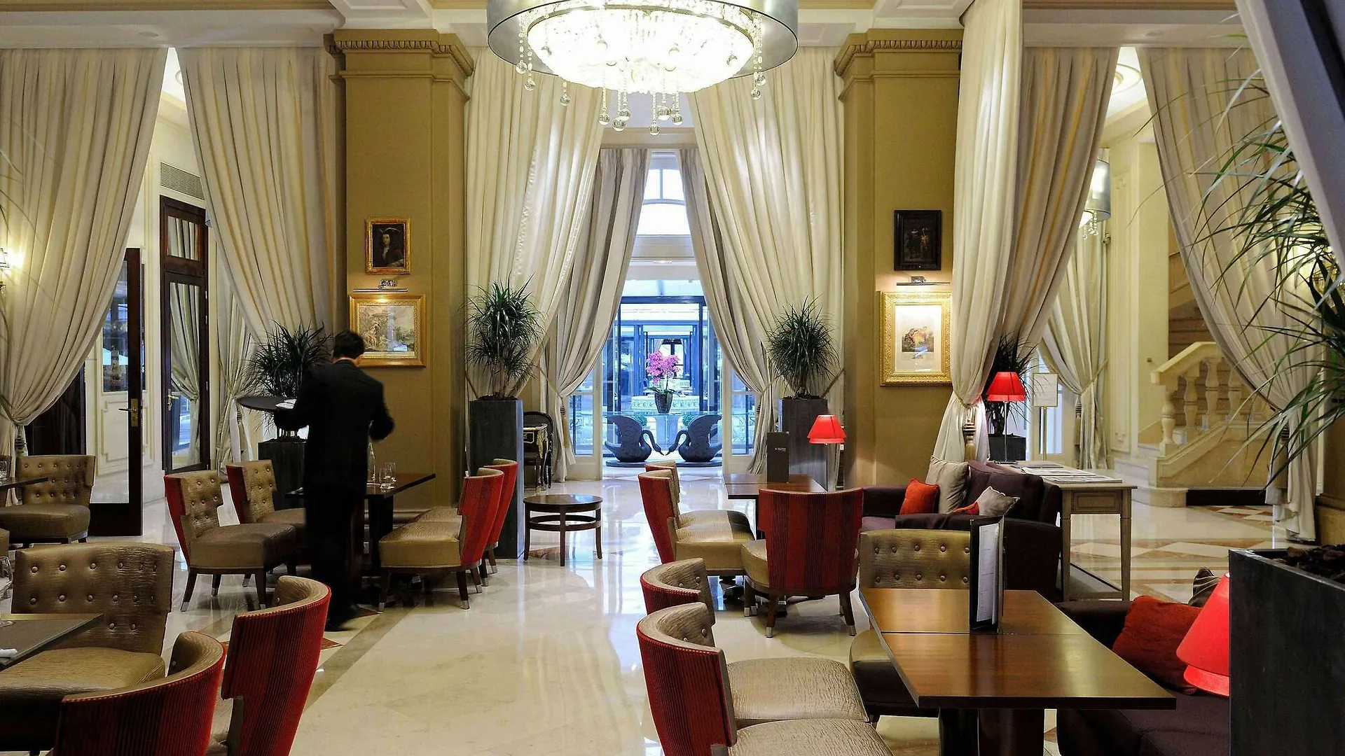 California Champs Elysées Hotel